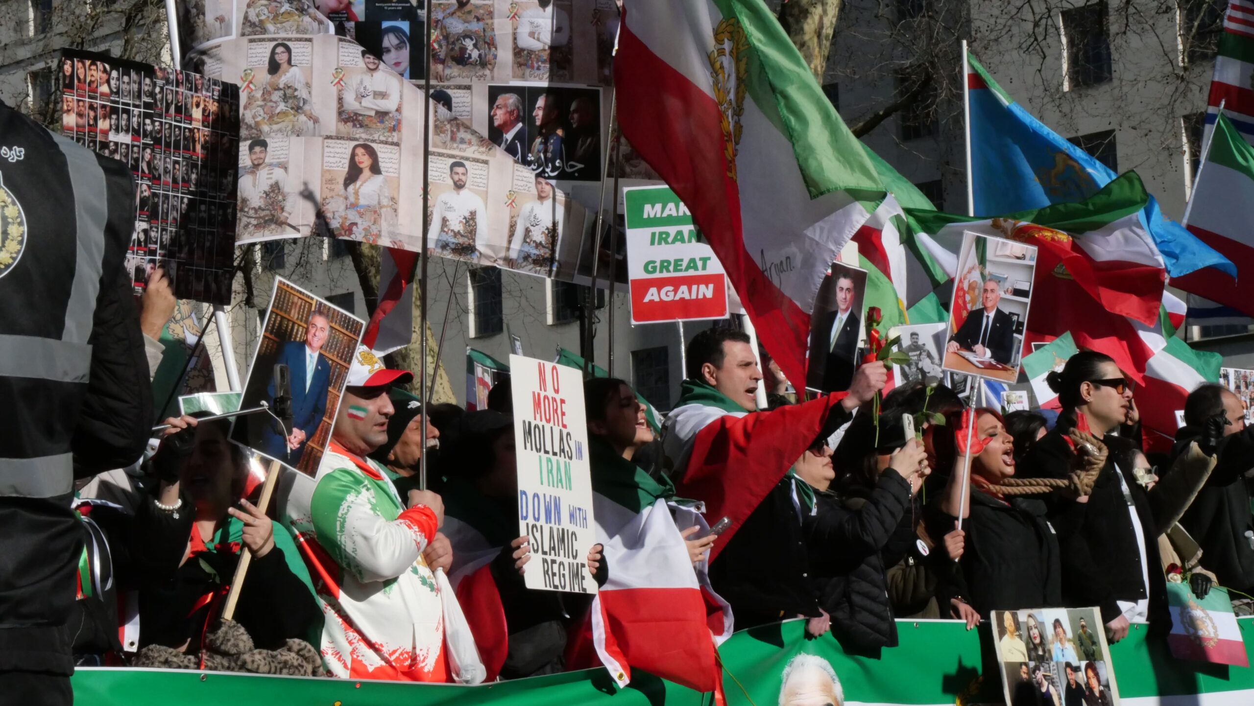 « King Reza » mobilise la diaspora iranienne